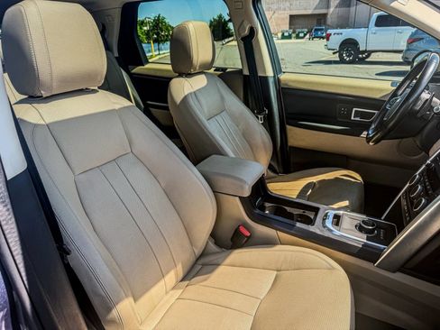 Used 2019 Land Rover Discovery Sport HSE AWD/4WD image 27