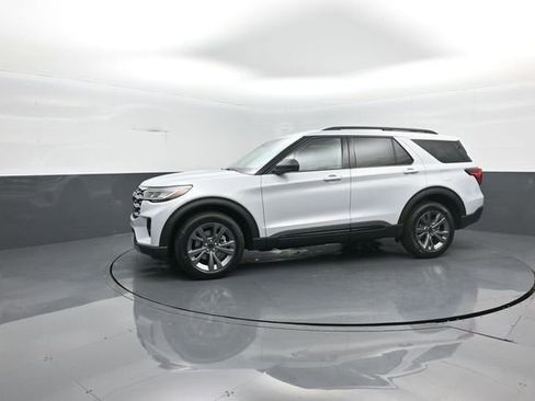 New 2026 Ford Explorer Active w/ Active Comfort Package image 4
