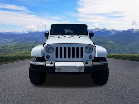 Used 2015 Jeep Wrangler Unlimited Sahara w/ Connectivity Group AWD/4WD image 9