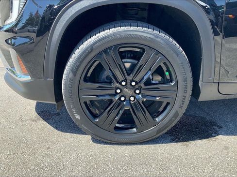 Used 2024 GMC Acadia Elevation w/ Trailering Package FWD image 9