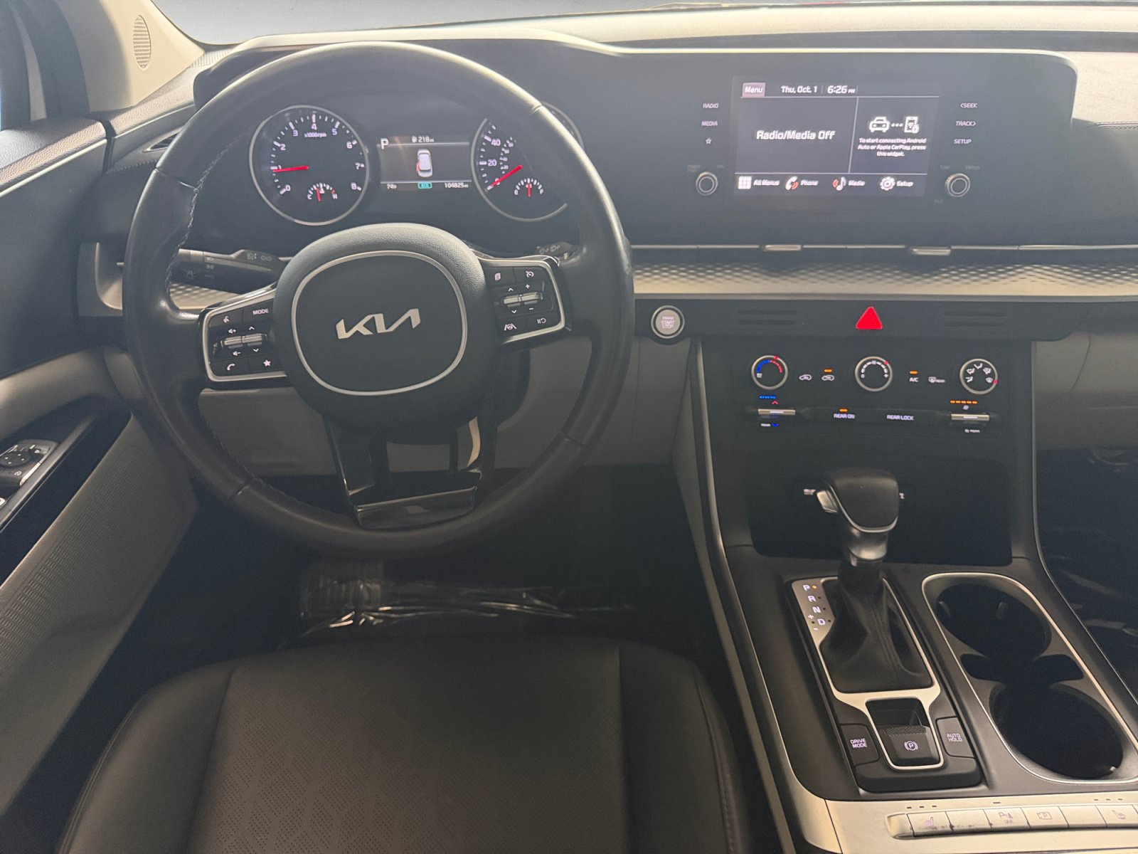 Used 2023 Kia Carnival LX FWD image 14