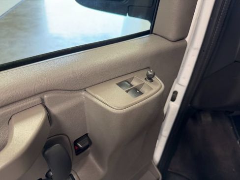 Used 2025 GMC Savana 3500 LT w/ LT Preferred Equipment Group RWD image 10