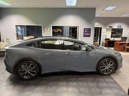 Used 2024 Toyota Prius Limited image 12