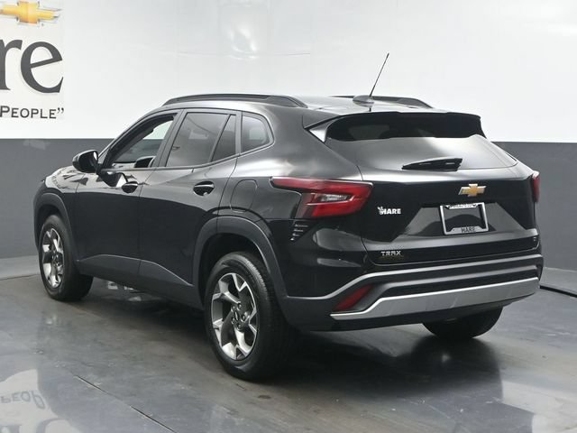 Used 2025 Chevrolet Trax LT FWD image 41