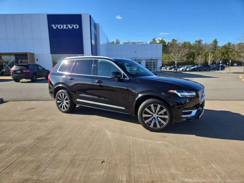 Used 2023 Volvo XC90 B6 Plus image 2