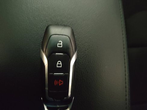 Used 2017 Ford Explorer XLT FWD image 32