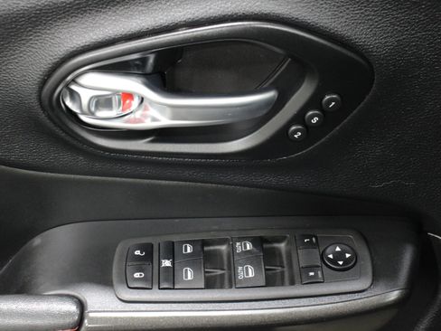 Used 2021 Jeep Cherokee Trailhawk w/ Premium Leather Package image 7