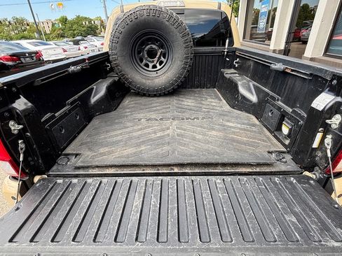 Used 2017 Toyota Tacoma TRD Off-Road w/ Premium & Technology Package image 32