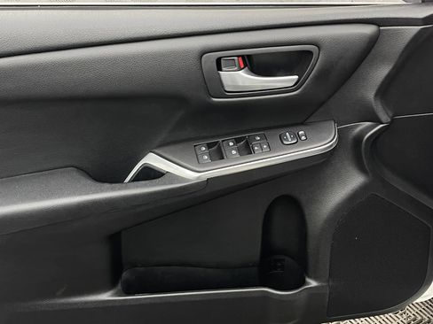 Used 2016 Toyota Camry SE FWD image 14