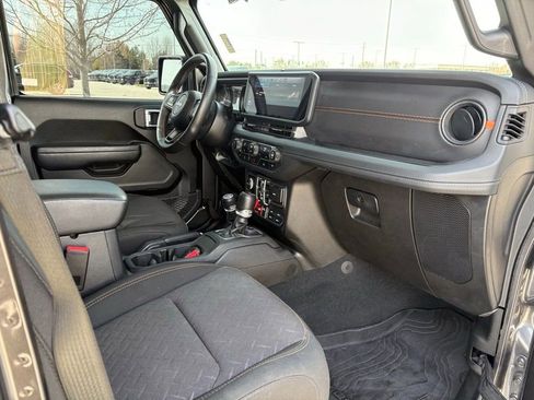 Certified 2024 Jeep Gladiator Mojave image 8