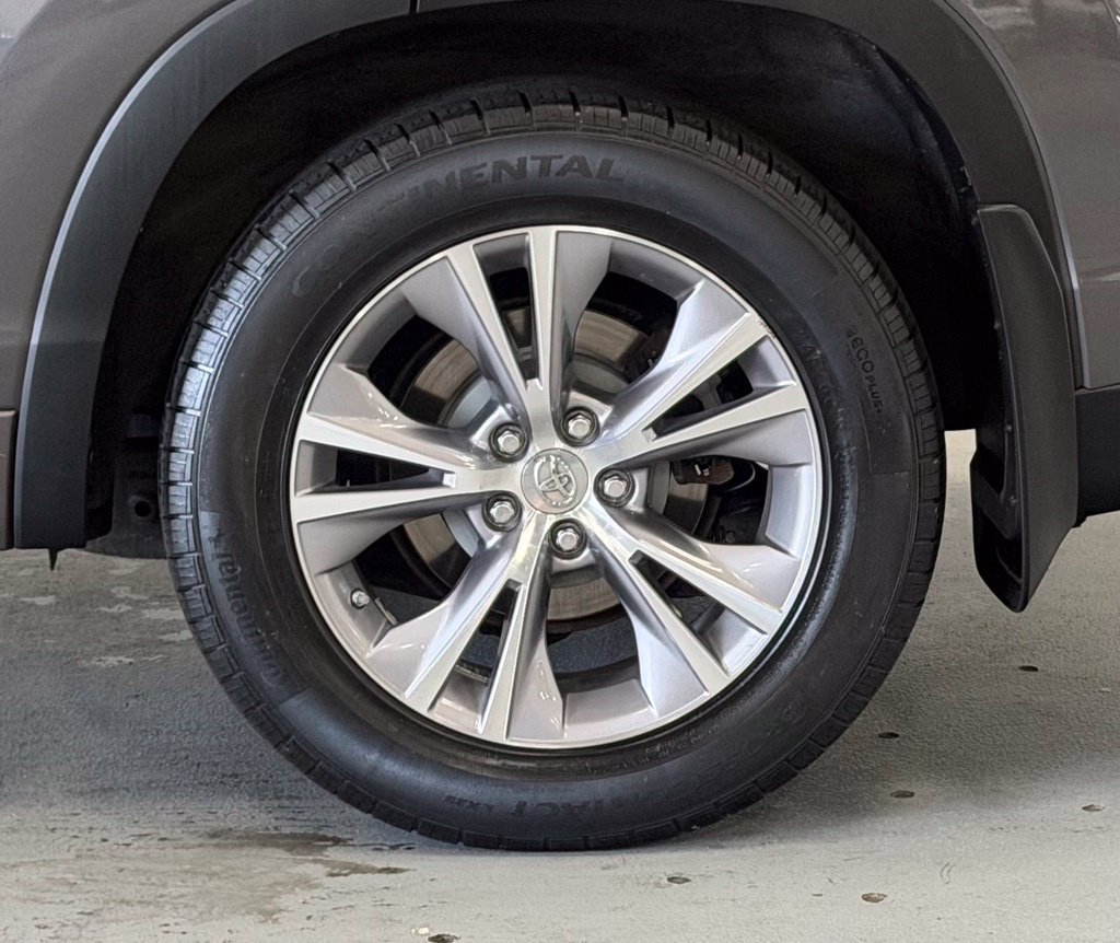 Used 2015 Toyota Highlander LE AWD/4WD image 8