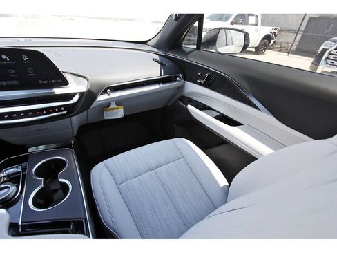 New 2026 Cadillac Lyriq Luxury AWD/4WD image 10
