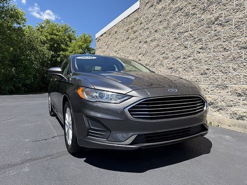 Used 2020 Ford Fusion SE FWD image 1