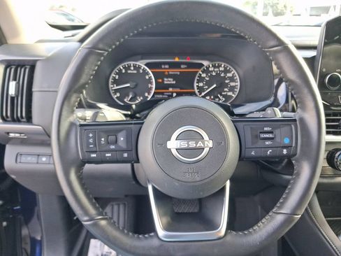 Certified 2025 Nissan Pathfinder SL FWD image 17