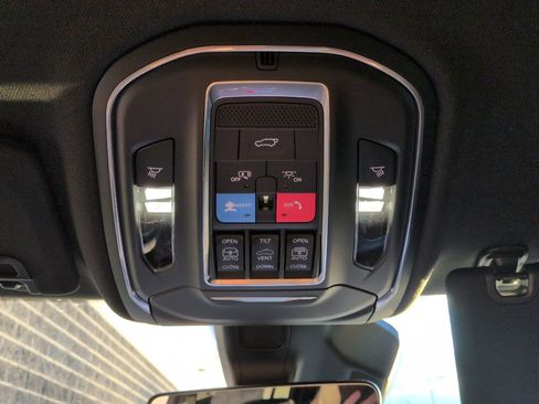 New 2025 Jeep Grand Cherokee Limited w/ Black Appearance Package image 17