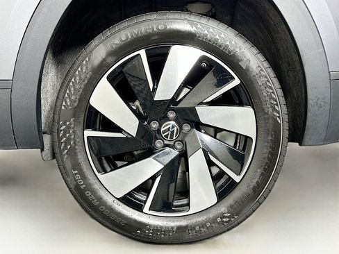 Used 2024 Volkswagen Atlas Cross Sport SE image 11