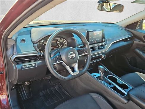 Used 2024 Nissan Altima 2.5 SV FWD image 10