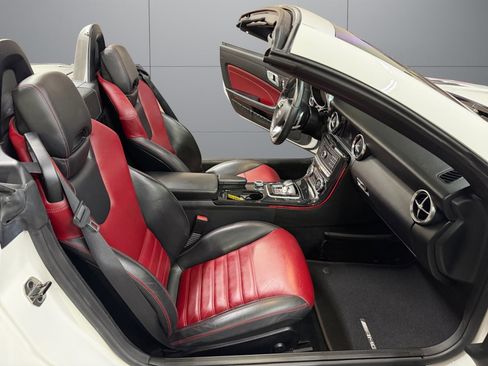 Used 2019 Mercedes-Benz SLC 300 image 17