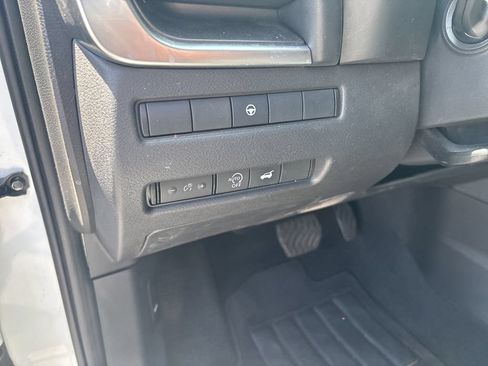 Used 2024 Nissan Rogue SV FWD image 6