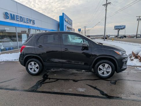 Used 2022 Chevrolet Trax LS w/ Tint and Cruise Package image 3