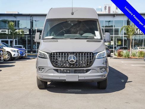 Used 2024 Mercedes-Benz Sprinter 2500 image 3