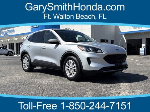 Used 2020 Ford Escape SE image 1