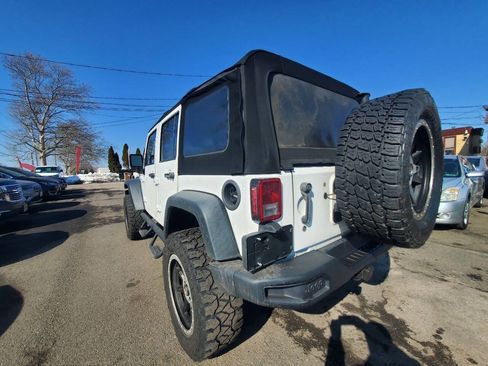 Used 2017 Jeep Wrangler Unlimited Rubicon w/ Cold Weather Group AWD/4WD image 3