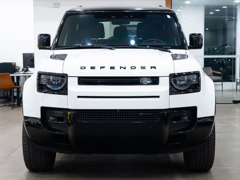 Used 2022 Land Rover Defender 90 X-Dynamic SE image 2