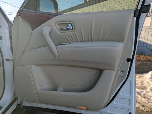 Used 2011 INFINITI QX56 4WD w/ Theater Pkg image 9