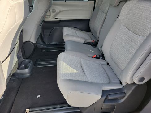 Certified 2022 Toyota Sienna LE image 17