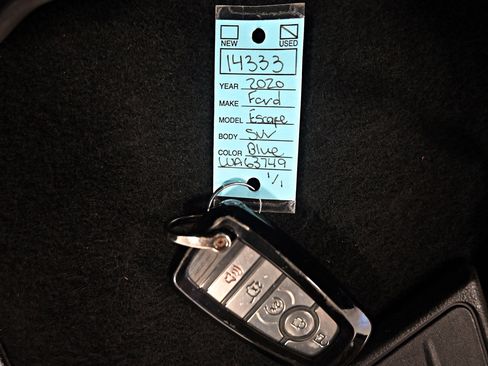 Used 2020 Ford Escape Titanium AWD/4WD image 38