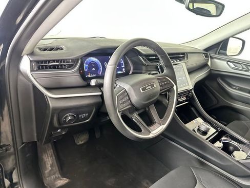 Used 2023 Jeep Grand Cherokee Laredo w/ Luxury Tech Group I AWD/4WD image 13