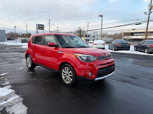 Used 2017 Kia Soul + image 5