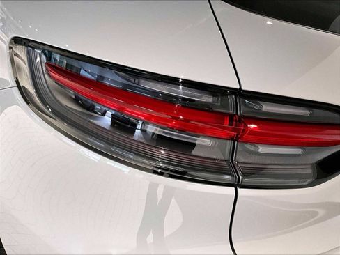 New 2026 Porsche Macan image 31