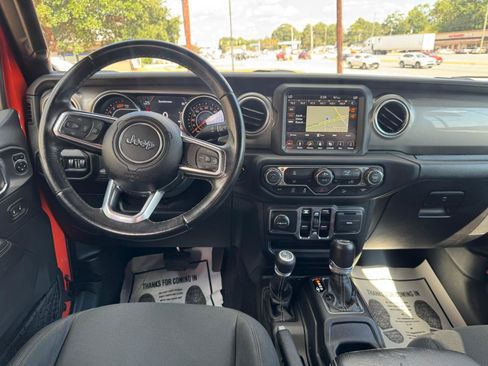 Used 2018 Jeep Wrangler Unlimited Sahara AWD/4WD image 17