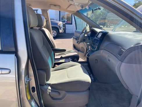 Used 2004 Toyota Sienna LE w/ LE Pkg 12 AWD/4WD image 31
