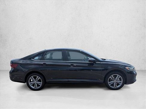 Used 2024 Volkswagen Jetta SE FWD image 4