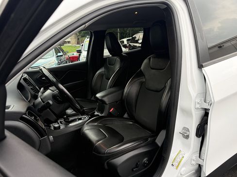 Used 2020 Jeep Cherokee Latitude Plus AWD/4WD image 12