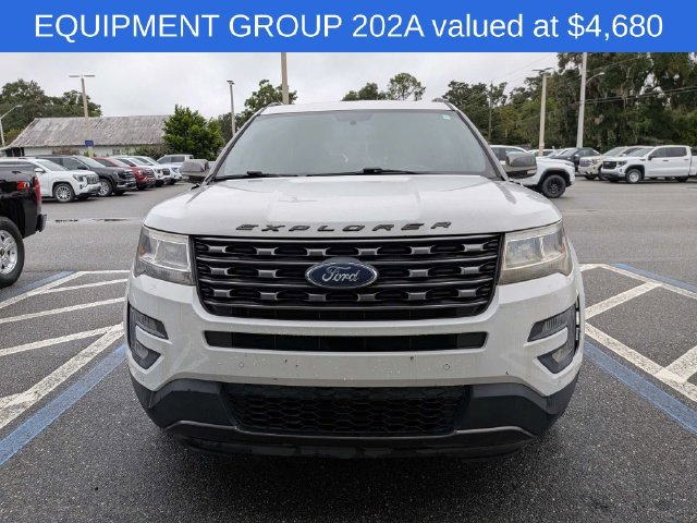 Used 2017 Ford Explorer XLT w/ Equipment Group 202A FWD image 3