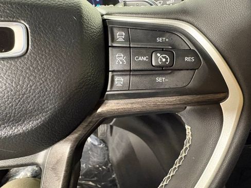 Used 2022 Jeep Grand Cherokee Limited 4xe w/ Luxury Tech Group II image 25