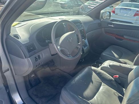 Used 2007 Toyota Sienna XLE Limited image 9