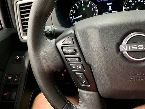 Used 2022 Nissan Frontier SV AWD/4WD image 26