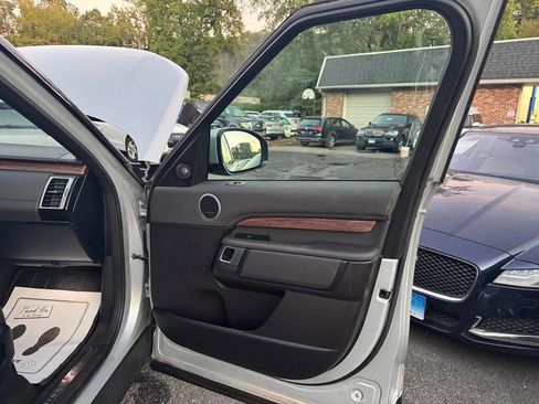 Used 2017 Land Rover Discovery HSE image 35