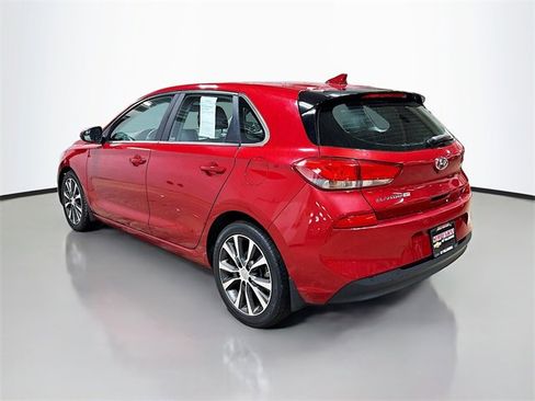 Used 2018 Hyundai Elantra GT image 9