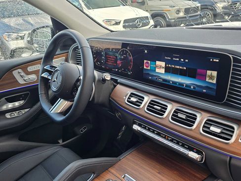 Used 2026 Mercedes-Benz GLS 450 4MATIC image 11