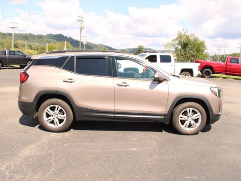 Used 2019 GMC Terrain SLE w/ Driver Convenience Package AWD/4WD image 9