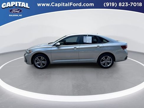 Used 2024 Volkswagen Jetta SE FWD image 5