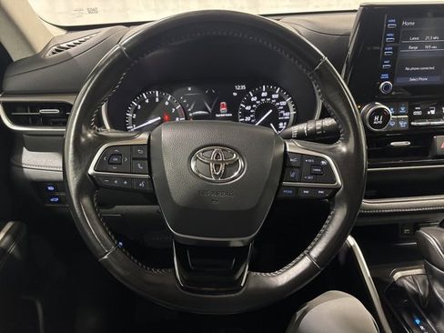 Used 2021 Toyota Highlander XLE image 17