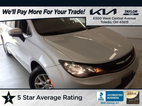Used 2023 Chrysler Voyager LX FWD image 1