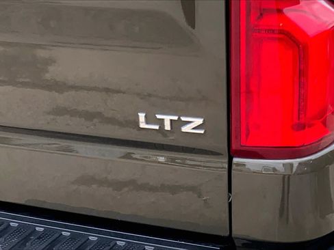 Used 2023 Chevrolet Silverado 1500 LTZ AWD/4WD image 27